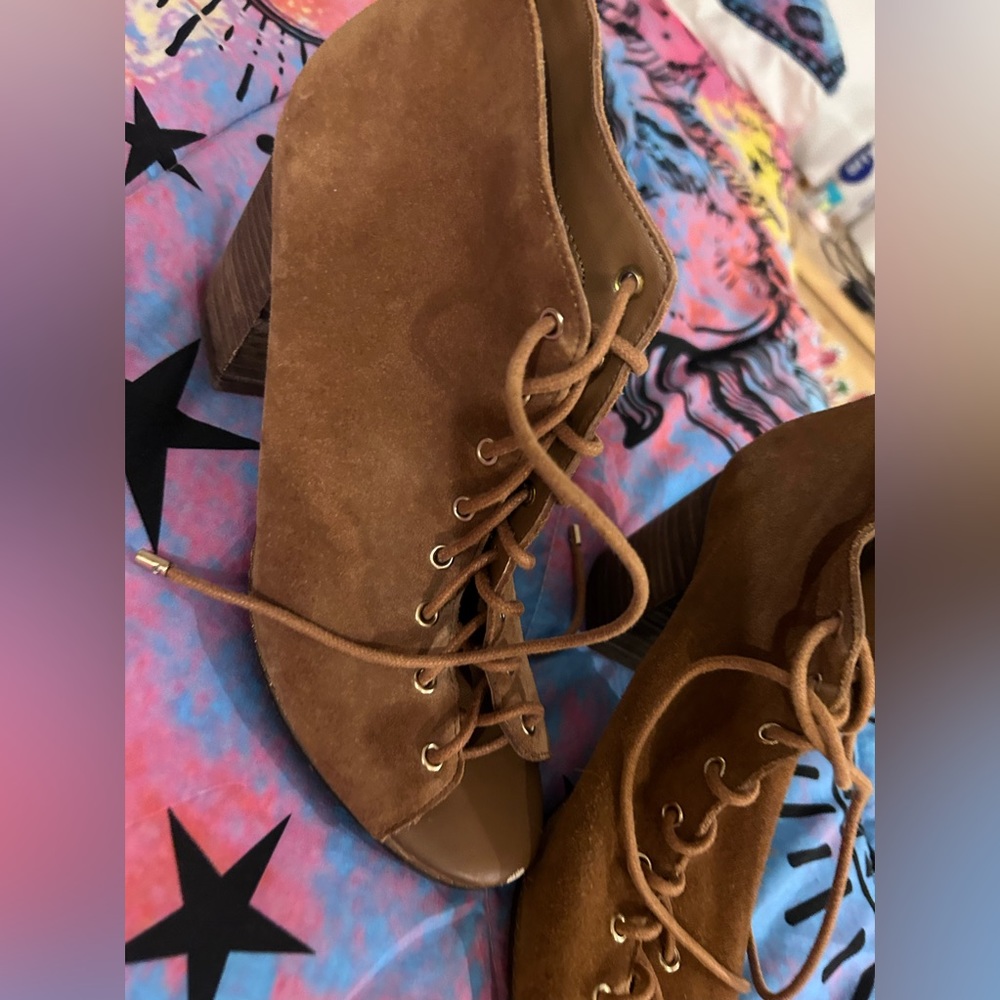 Used shoes - Picture 2 of 3